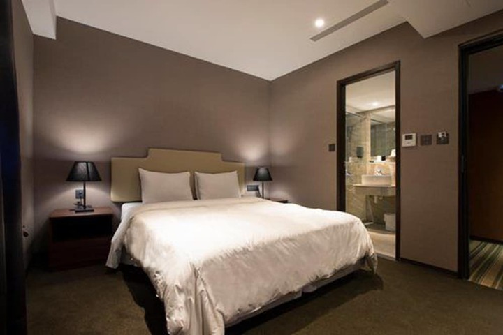 Room 6 of 43