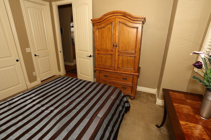 Room 3 of 44
