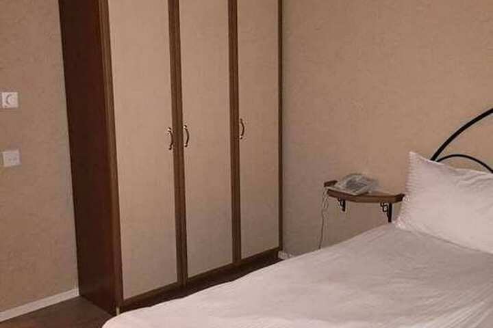 Room 14 of 32