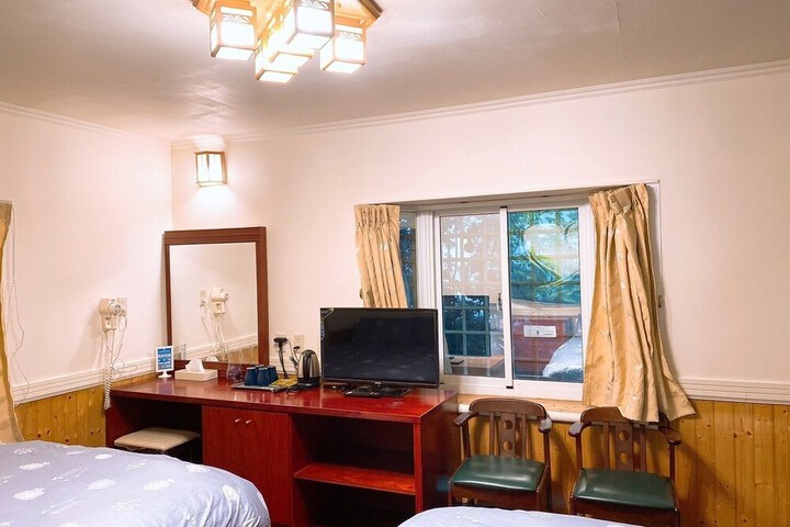 Room 9 of 17