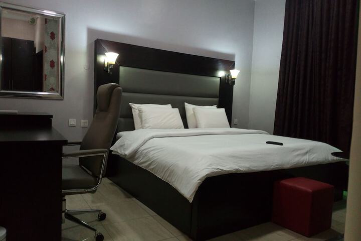 Room 7 of 28