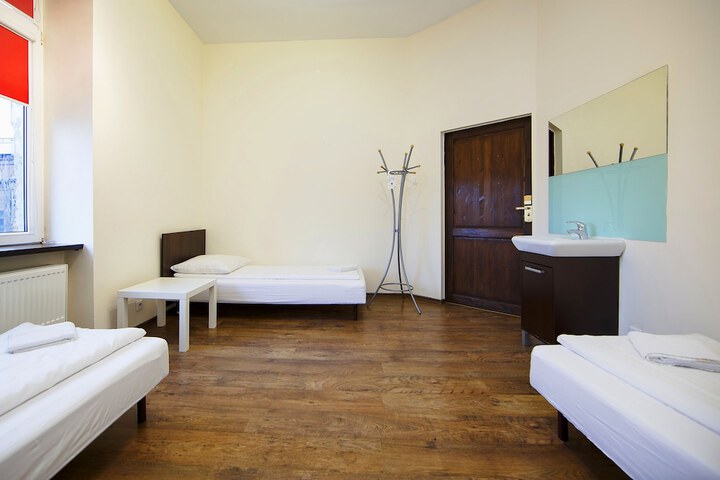 Room 13 of 35