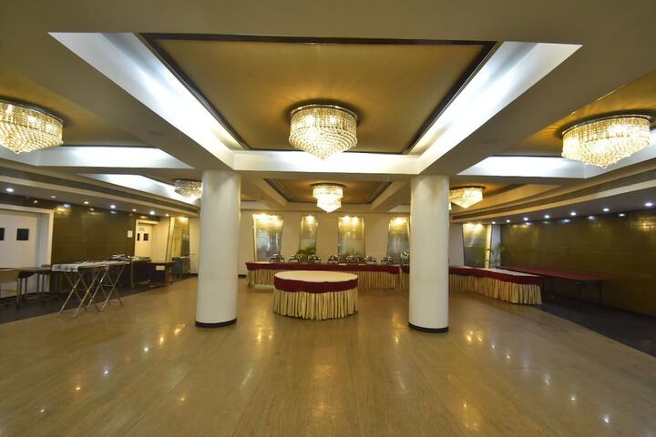 Ballroom/Hall 49 of 66