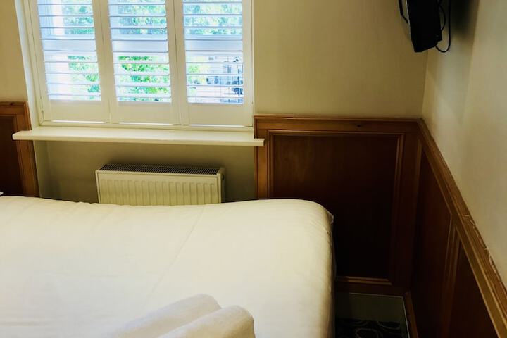 Room 42 of 71