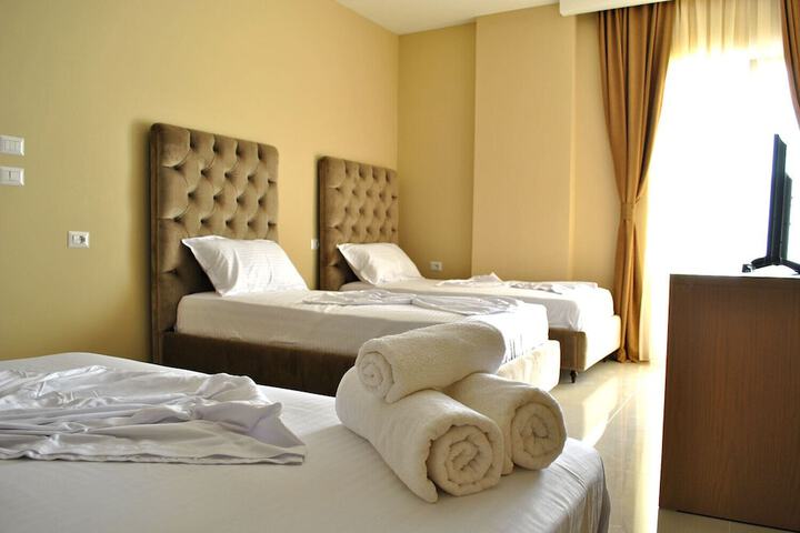 Room 10 of 25