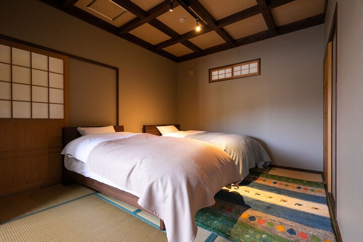 Room 4 of 27