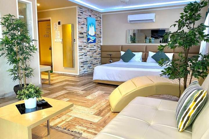 Room 3 of 157