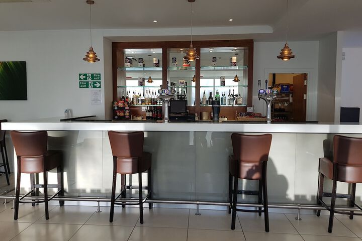Lounge 52 of 65