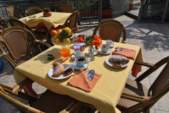 Breakfast/Coffee Service 37 of 55