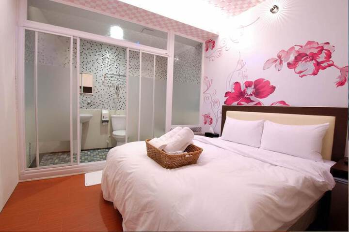 Room 9 of 16