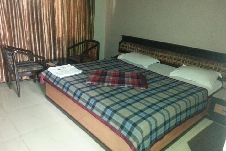 Room 2 of 5