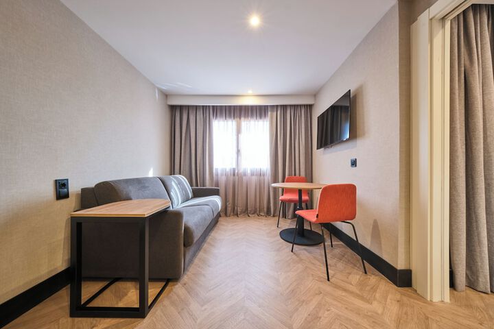 Room 4 of 86