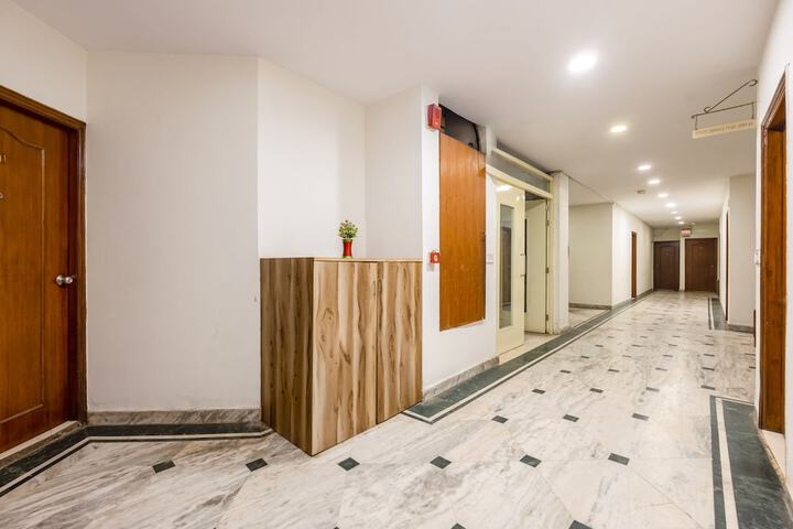 Ballroom/Hall 34 of 44