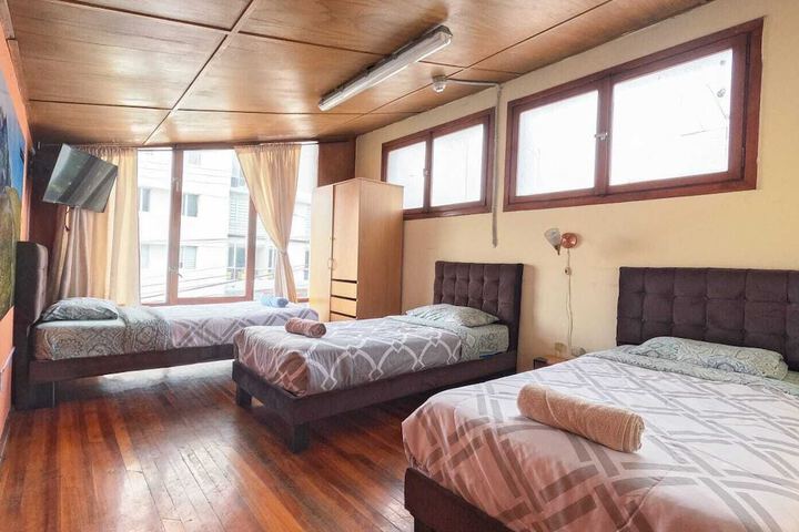 Room 9 of 33