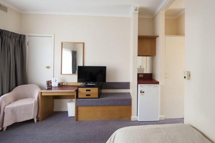 Room 3 of 64