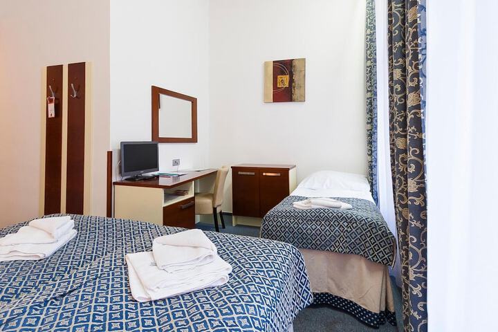 Room 34 of 62