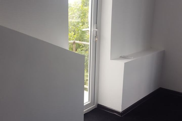 Room 9 of 12