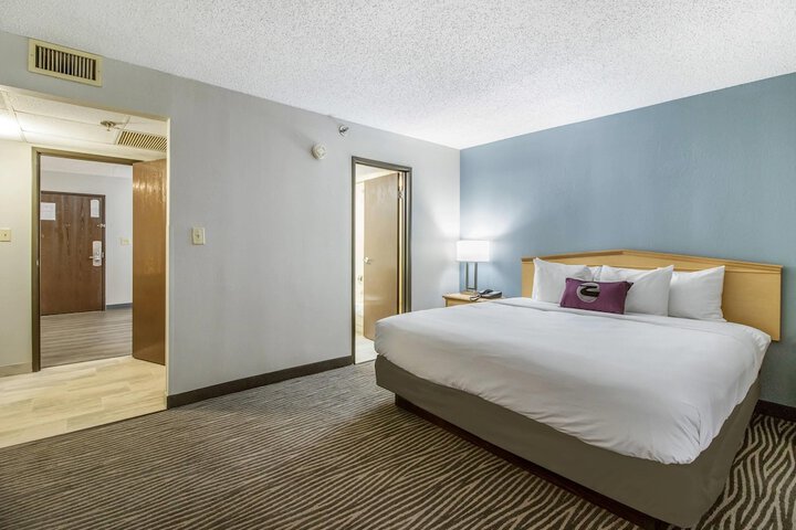 Room 27 of 53
