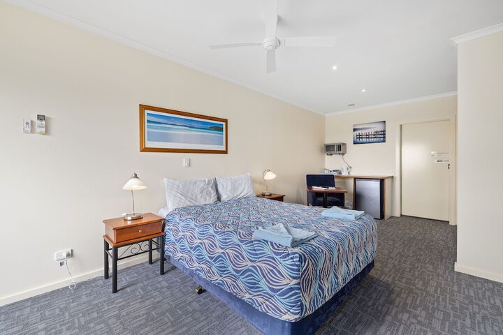 Room 11 of 24