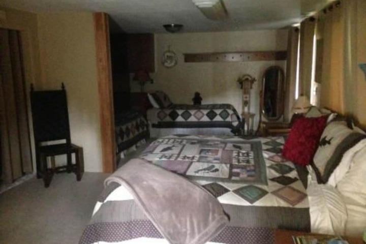 Room 6 of 28