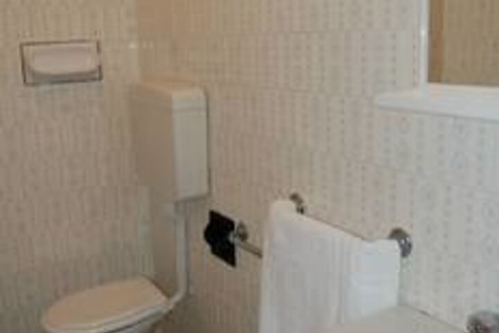 Room 3 of 46