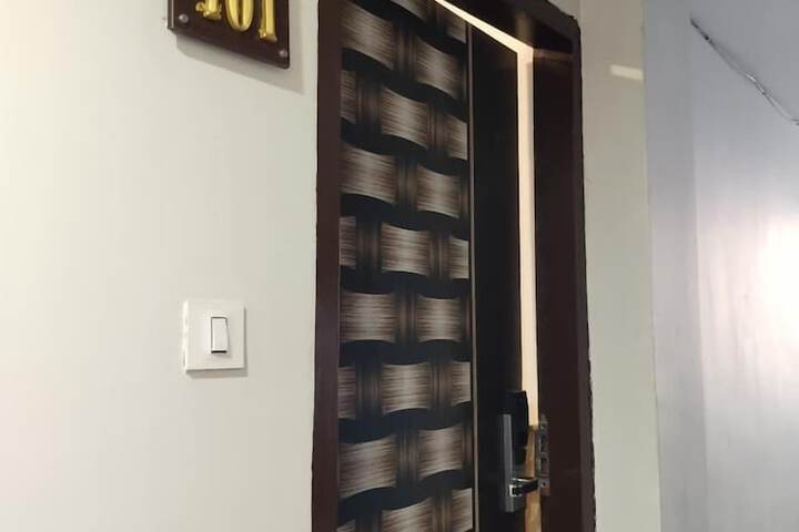 Room 32 of 50