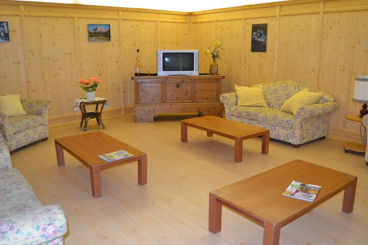 Guest Lobby