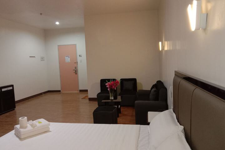 Room 14 of 40