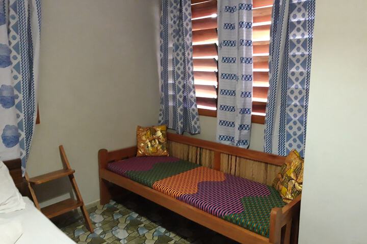 Room 33 of 42