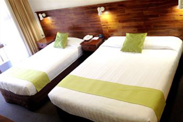 Room 10 of 33
