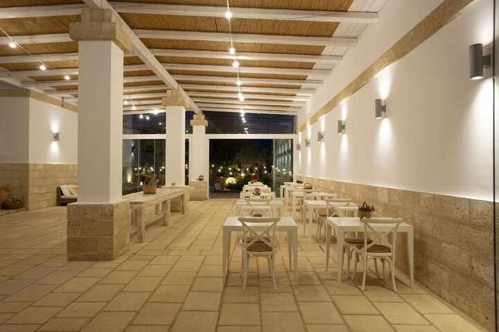 Dining 52 of 105