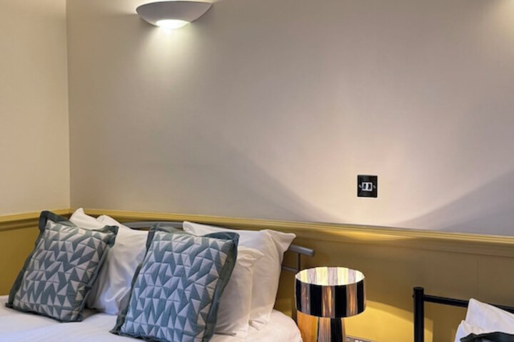 Room 15 of 37
