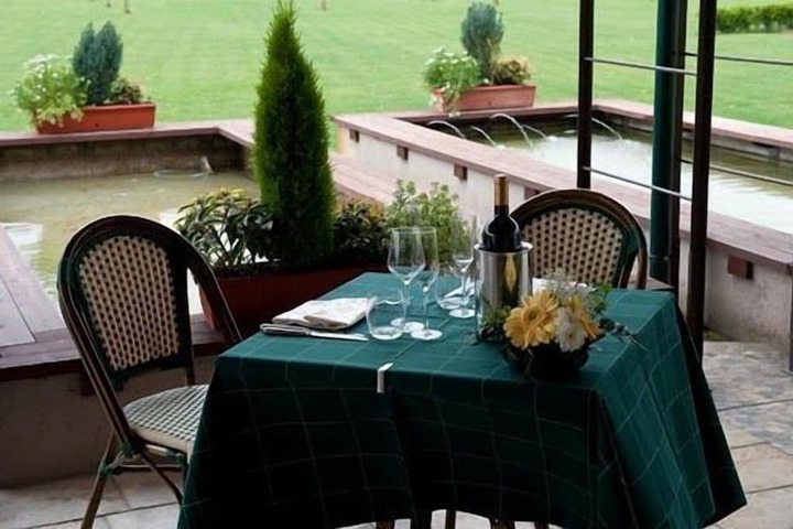 Dining 84 of 93