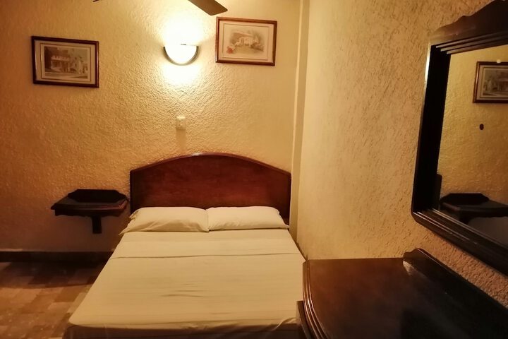 Room 7 of 90