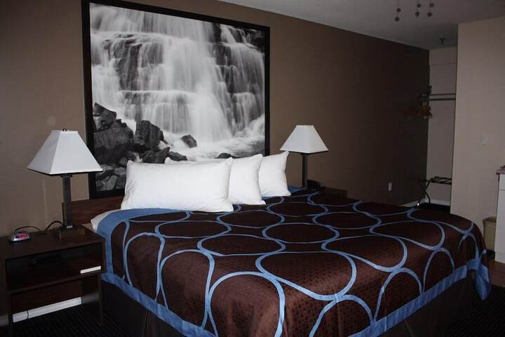 Room 9 of 24