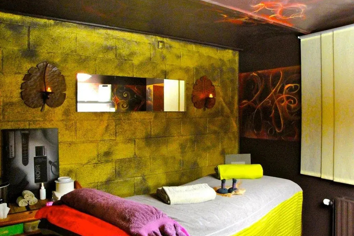 Room 2 of 11