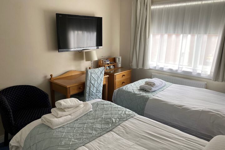 Room 9 of 28