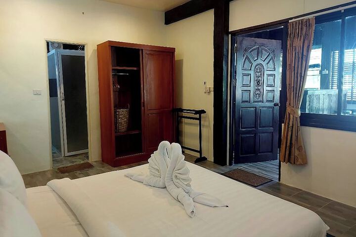 Room 15 of 83