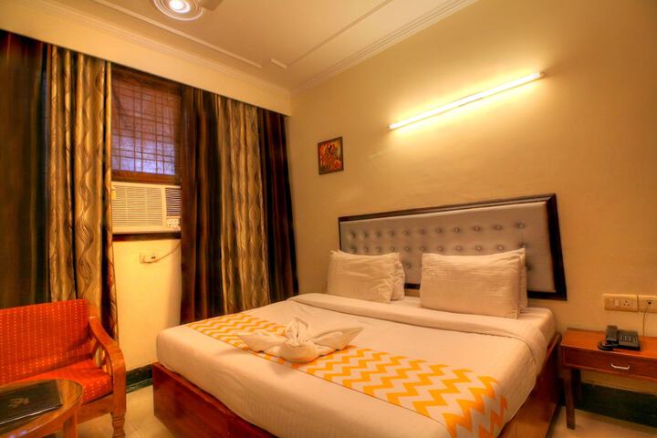 Room 4 of 12