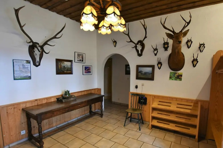 Room 6 of 10