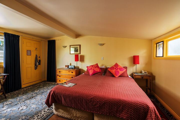 Room 7 of 80