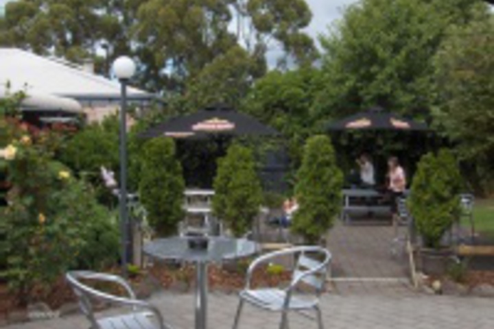 Hotel Exterior 6 of 384