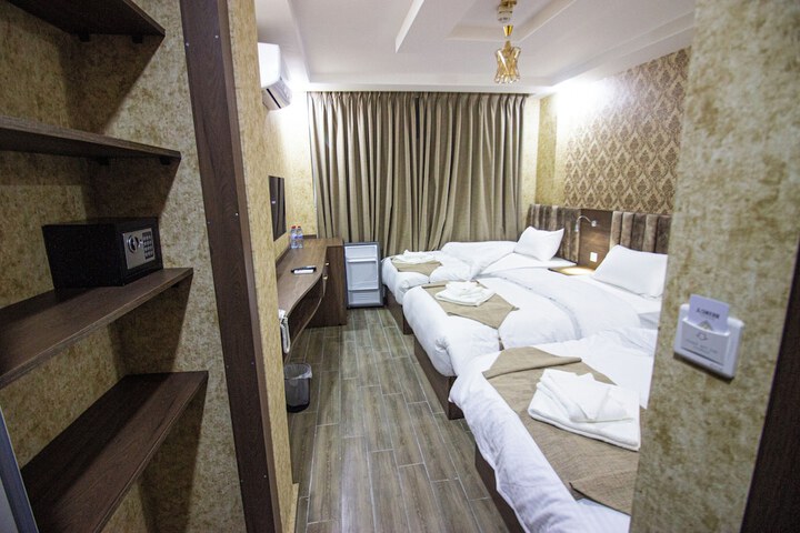 Room 10 of 23