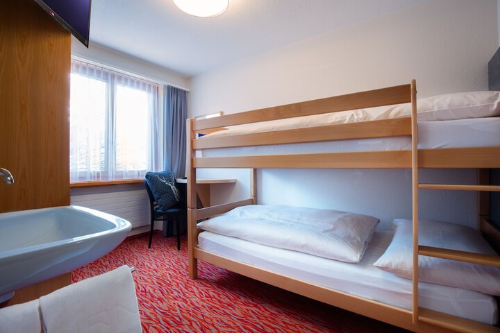 Room 32 of 83