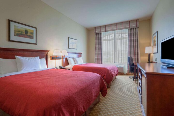 2 Queen Beds (3 of 7)