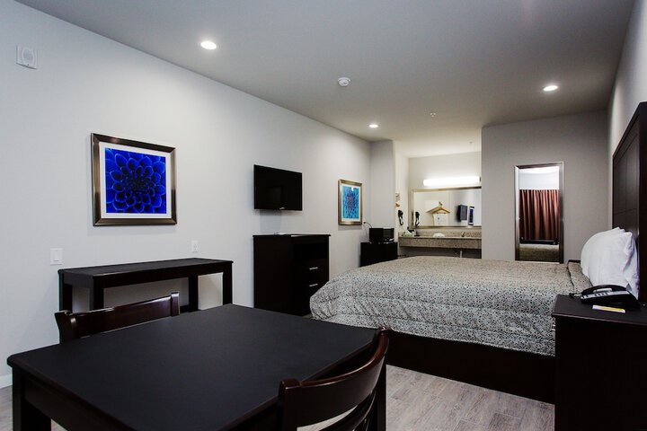 Room 4 of 12