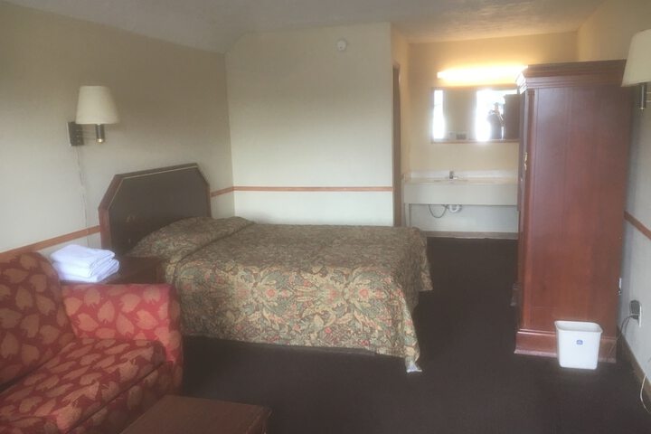 Travel Inn in Indianapolis, IN