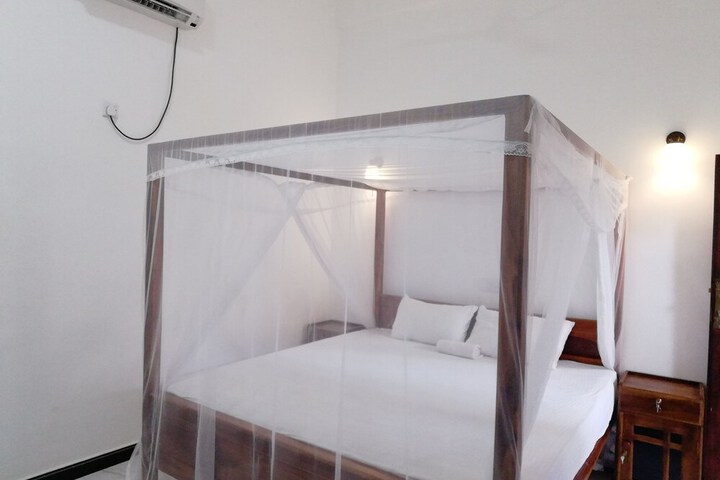 Room 7 of 16