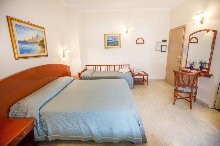 Room 21 of 34