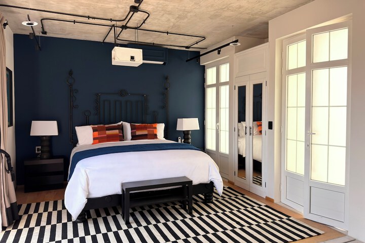 Room 13 of 104